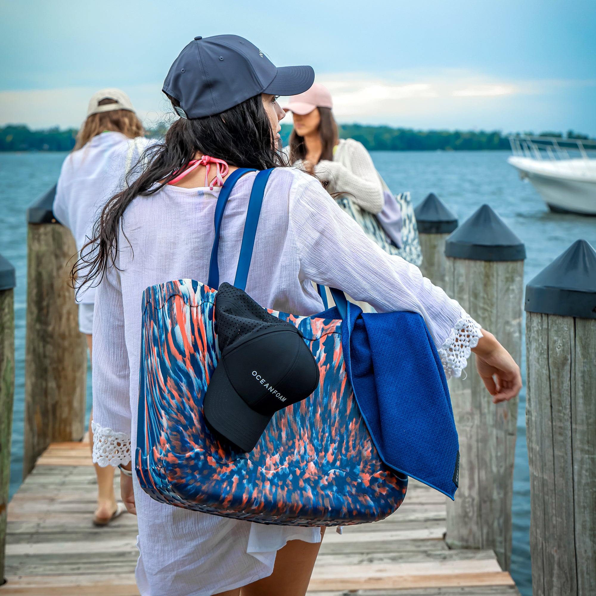 color_dark navy red and white marbled